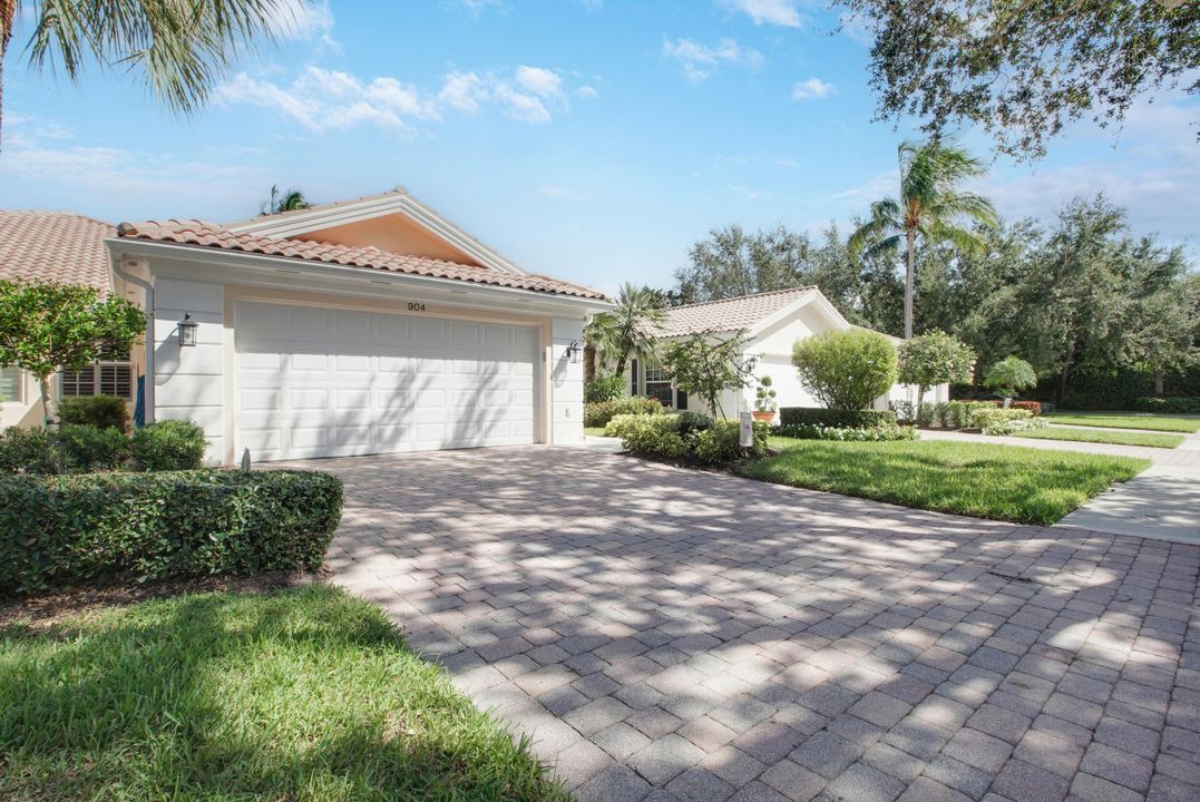 合同活跃: $630,000 (2 贝兹, 2 浴室, 1513 平方英尺)