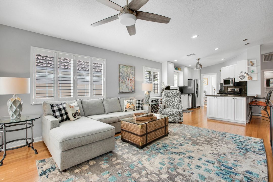 合同活跃: $630,000 (2 贝兹, 2 浴室, 1513 平方英尺)