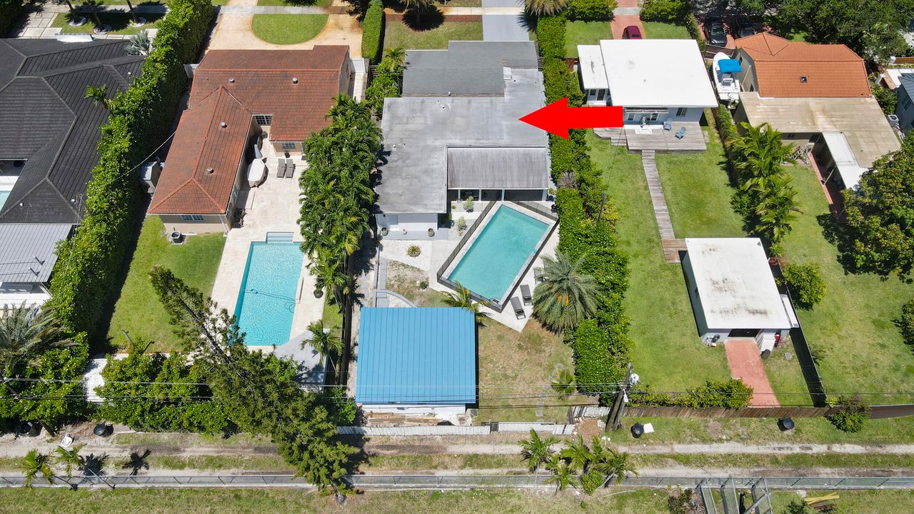 En Venta: $1,150,000 (4 camas, 3 baños, 2644 Pies cuadrados)