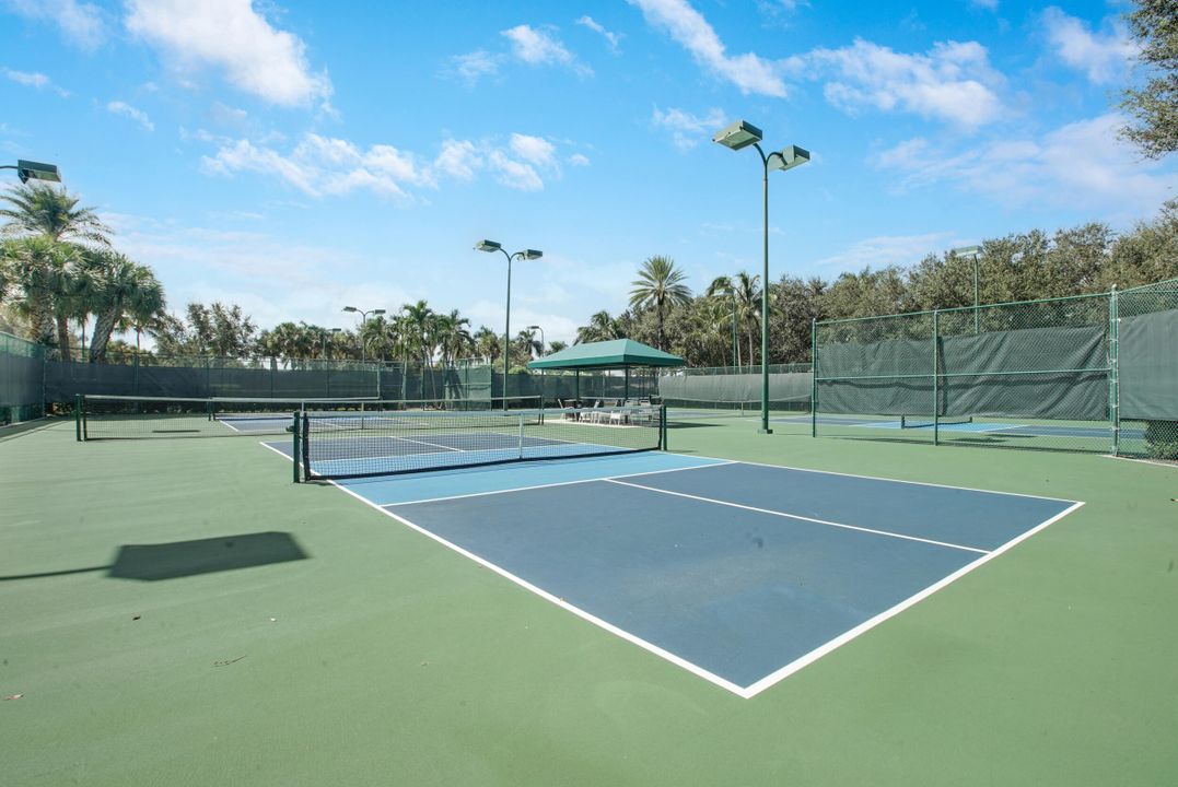 合同活跃: $630,000 (2 贝兹, 2 浴室, 1513 平方英尺)