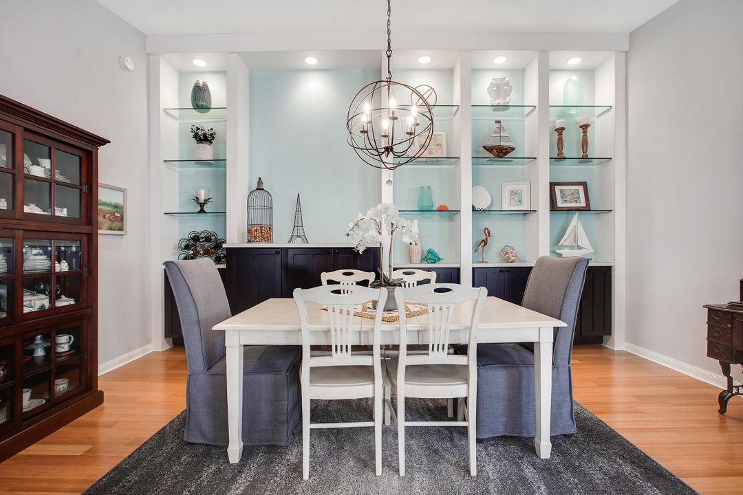 合同活跃: $630,000 (2 贝兹, 2 浴室, 1513 平方英尺)