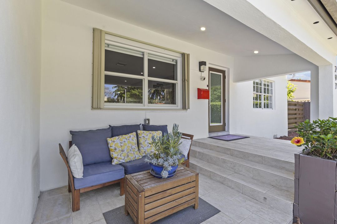 En Venta: $1,150,000 (4 camas, 3 baños, 2644 Pies cuadrados)