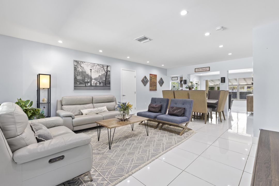 En Venta: $1,150,000 (4 camas, 3 baños, 2644 Pies cuadrados)