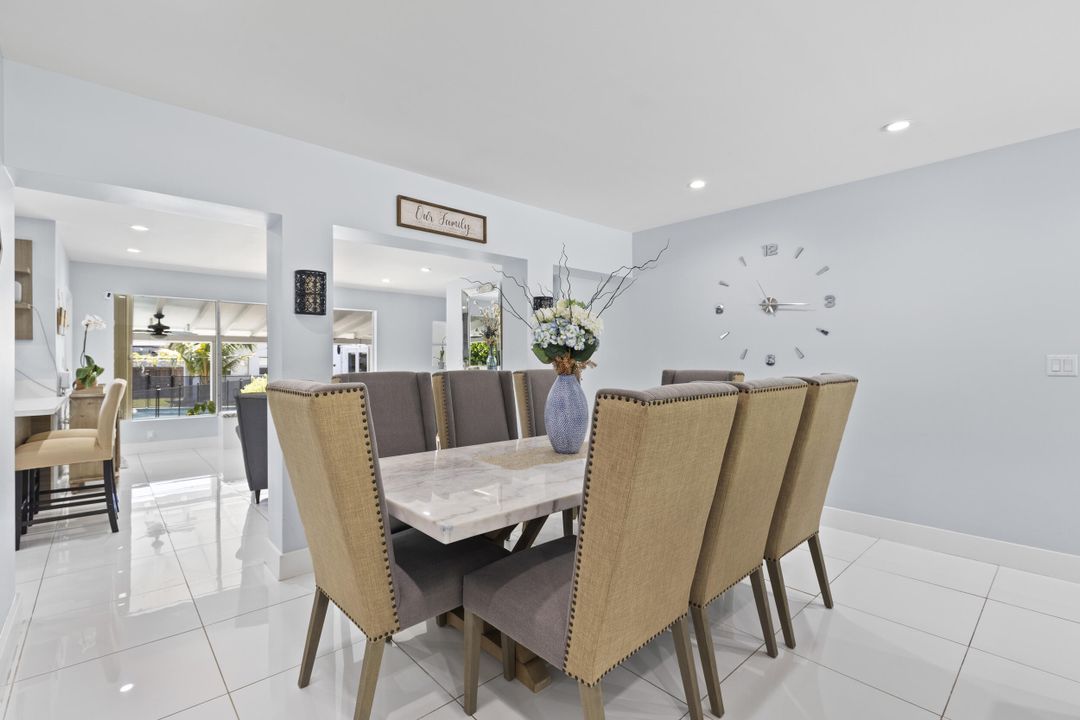 En Venta: $1,150,000 (4 camas, 3 baños, 2644 Pies cuadrados)