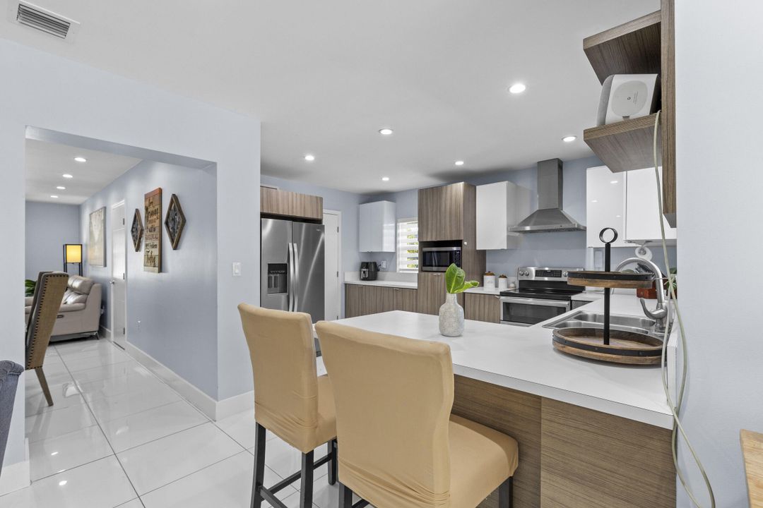 En Venta: $1,150,000 (4 camas, 3 baños, 2644 Pies cuadrados)