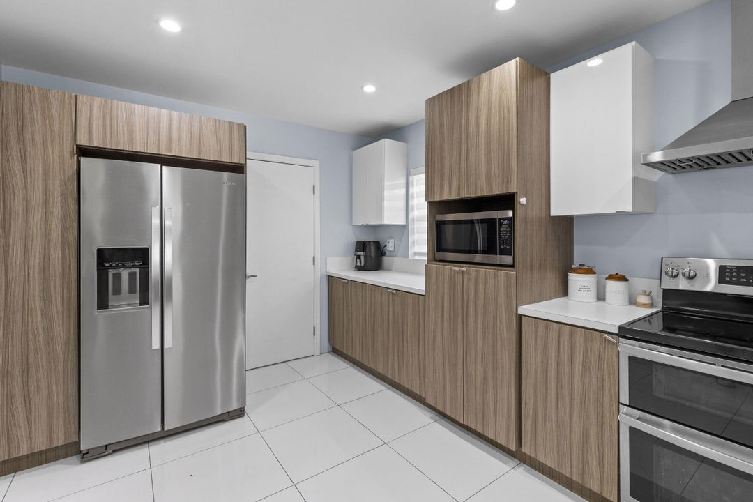 En Venta: $1,150,000 (4 camas, 3 baños, 2644 Pies cuadrados)