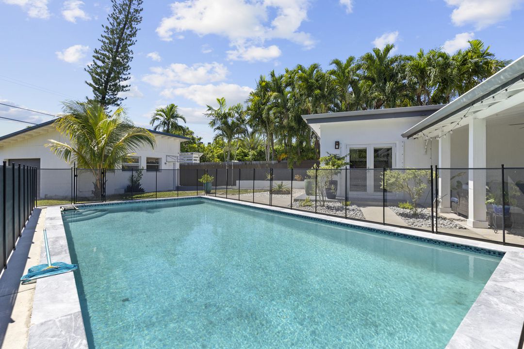 En Venta: $1,150,000 (4 camas, 3 baños, 2644 Pies cuadrados)