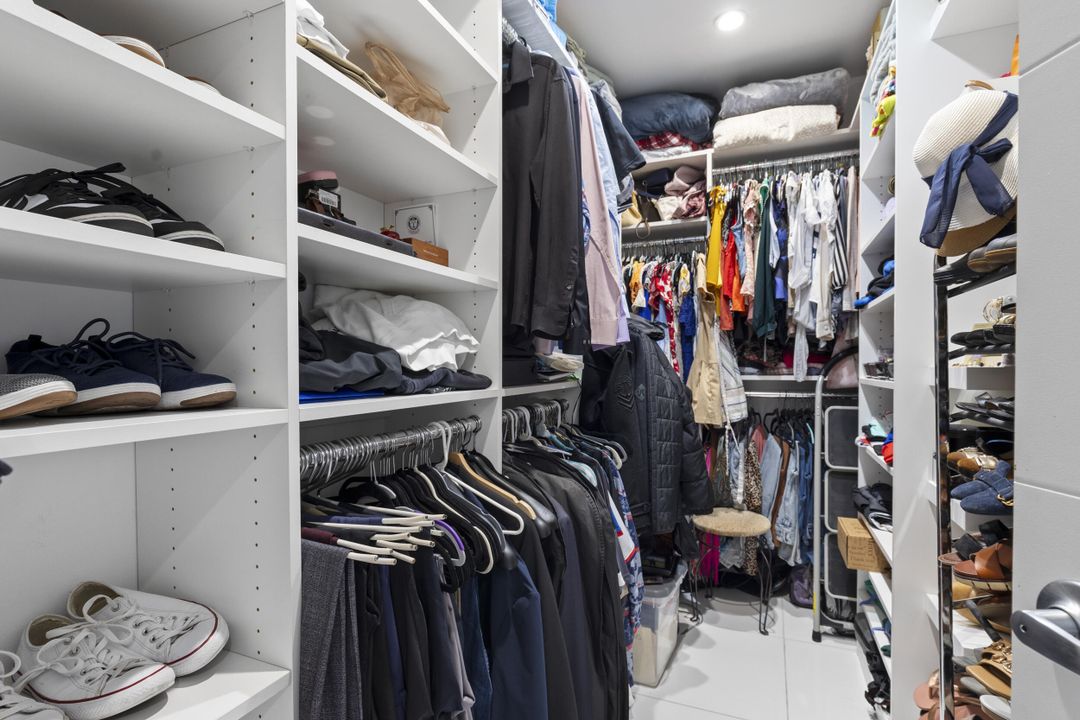 En Venta: $1,150,000 (4 camas, 3 baños, 2644 Pies cuadrados)