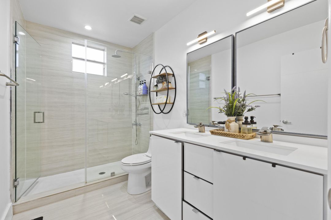 En Venta: $1,150,000 (4 camas, 3 baños, 2644 Pies cuadrados)