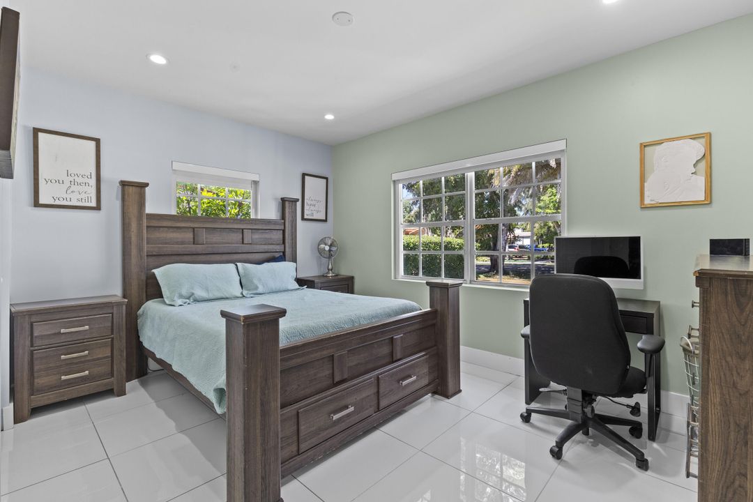 En Venta: $1,150,000 (4 camas, 3 baños, 2644 Pies cuadrados)