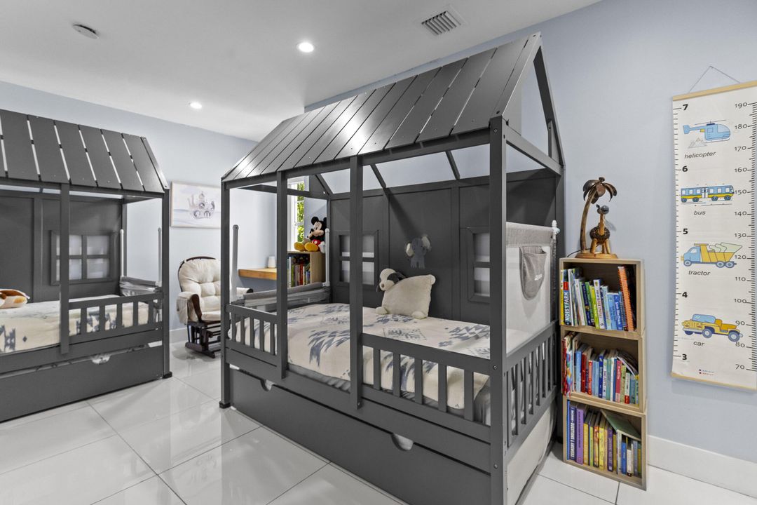 En Venta: $1,150,000 (4 camas, 3 baños, 2644 Pies cuadrados)