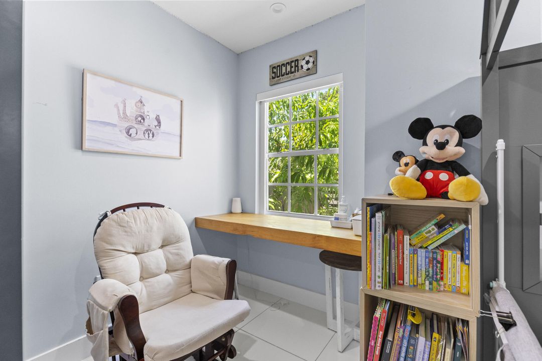 En Venta: $1,150,000 (4 camas, 3 baños, 2644 Pies cuadrados)