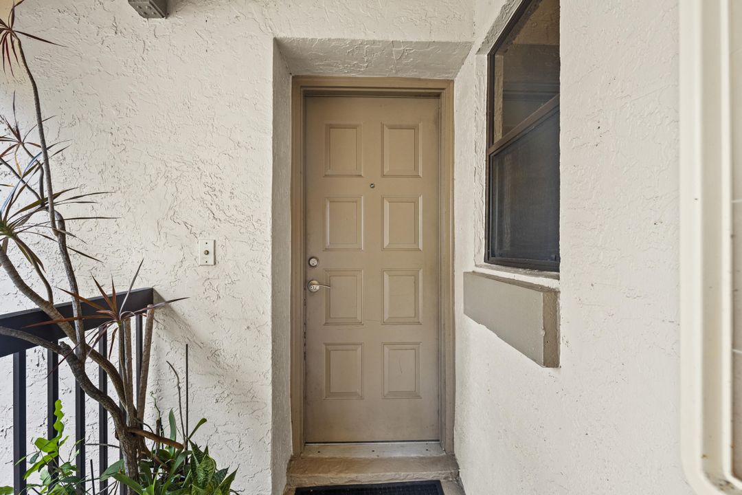 Active With Contract: $299,500 (3 beds, 2 baths, 1093 Square Feet)