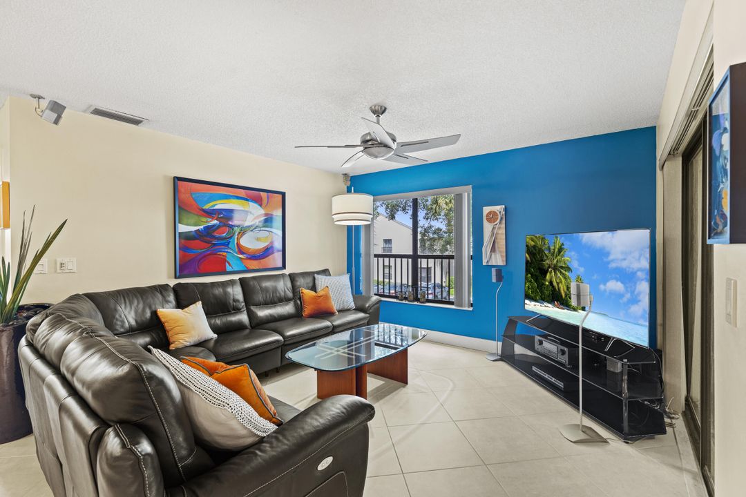 Active With Contract: $299,500 (3 beds, 2 baths, 1093 Square Feet)