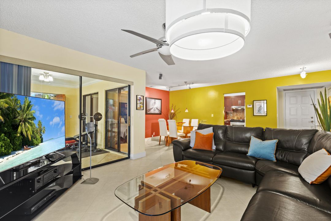 Active With Contract: $299,500 (3 beds, 2 baths, 1093 Square Feet)