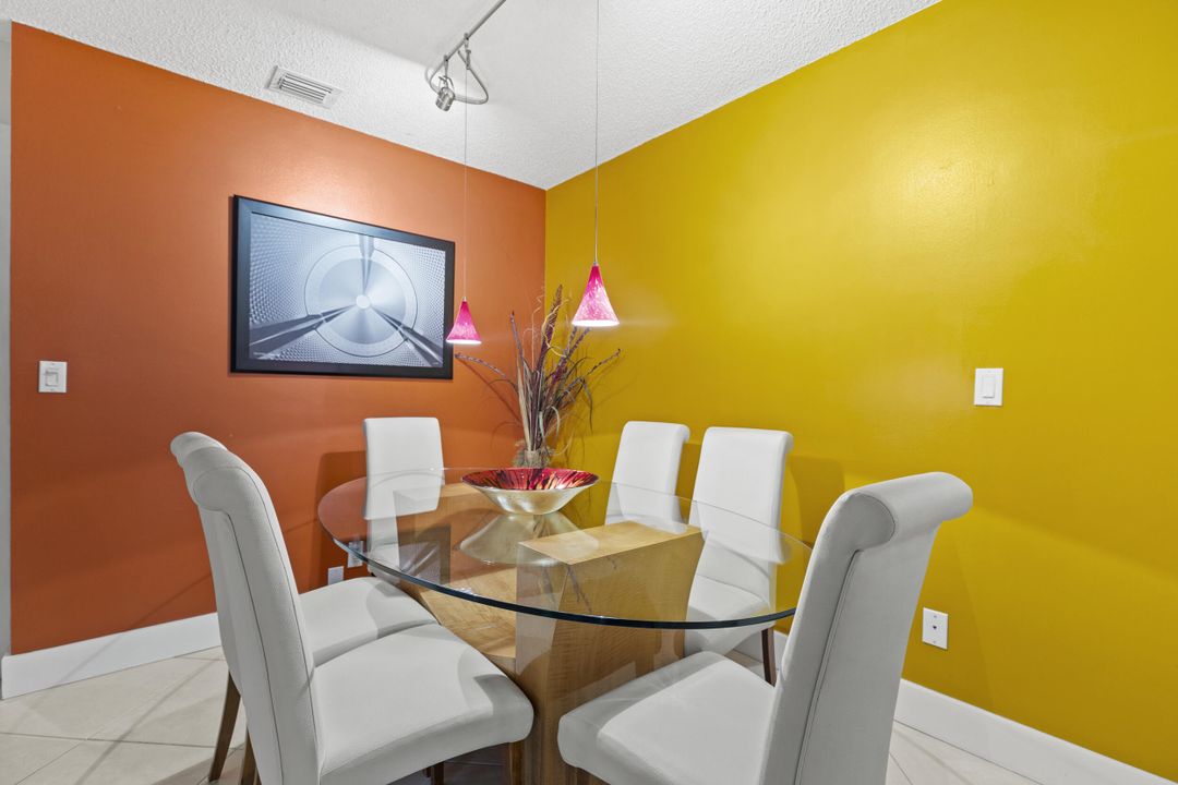 Active With Contract: $299,500 (3 beds, 2 baths, 1093 Square Feet)