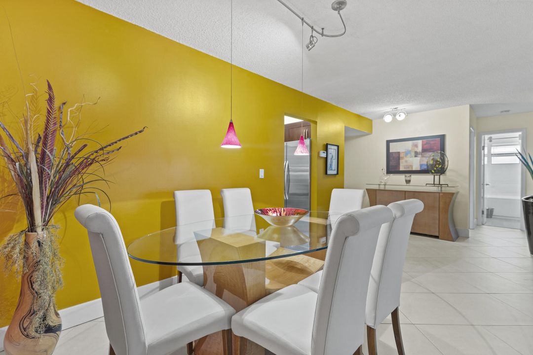 Active With Contract: $299,500 (3 beds, 2 baths, 1093 Square Feet)