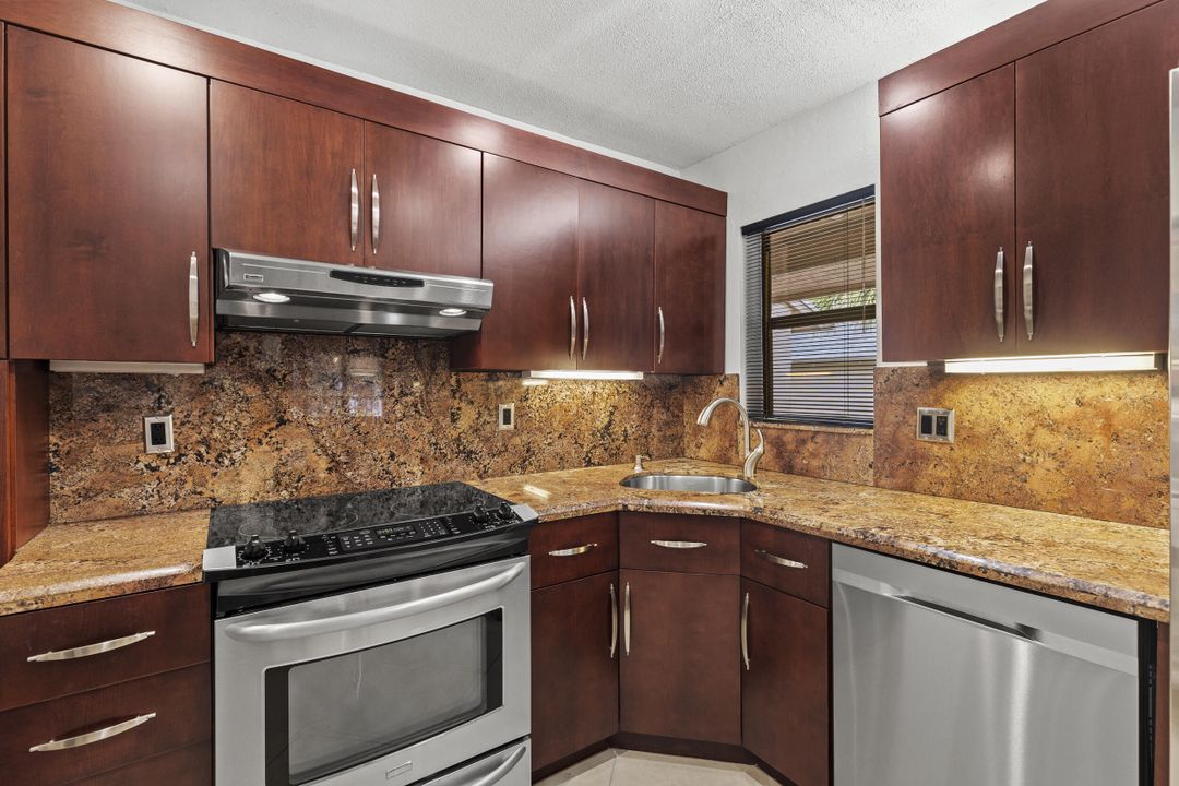 Active With Contract: $299,500 (3 beds, 2 baths, 1093 Square Feet)