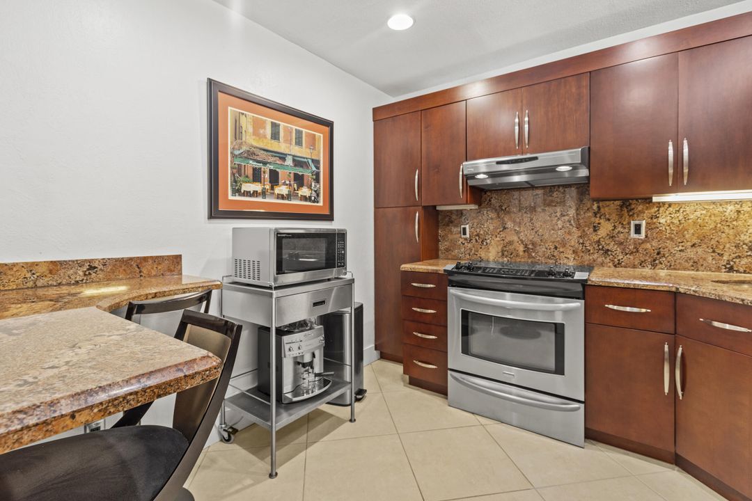 Active With Contract: $299,500 (3 beds, 2 baths, 1093 Square Feet)