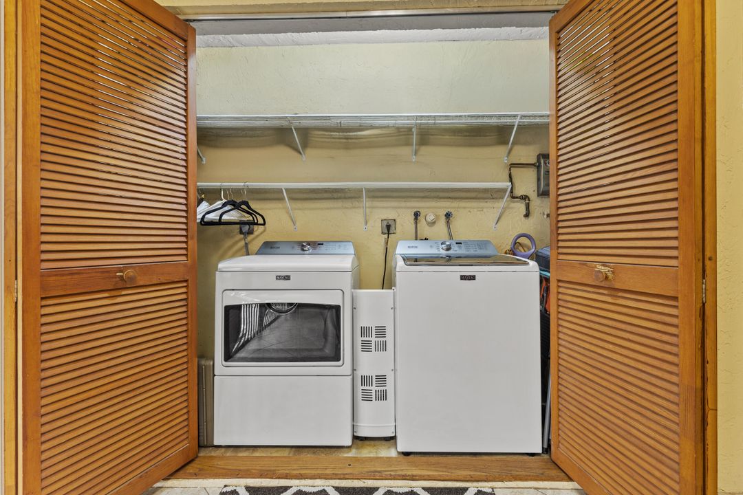 Active With Contract: $299,500 (3 beds, 2 baths, 1093 Square Feet)