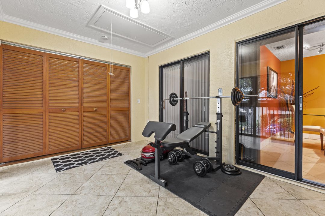 Active With Contract: $299,500 (3 beds, 2 baths, 1093 Square Feet)