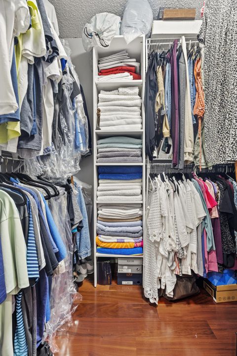 Active With Contract: $299,500 (3 beds, 2 baths, 1093 Square Feet)