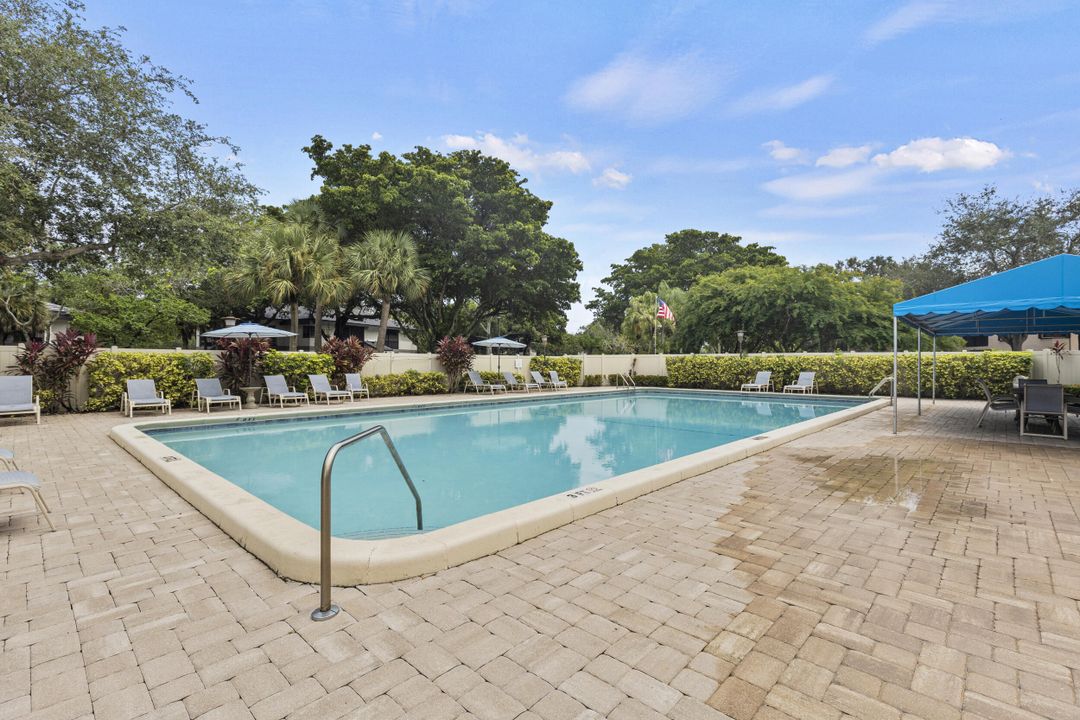 Active With Contract: $299,500 (3 beds, 2 baths, 1093 Square Feet)