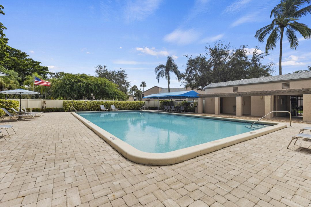 Active With Contract: $299,500 (3 beds, 2 baths, 1093 Square Feet)