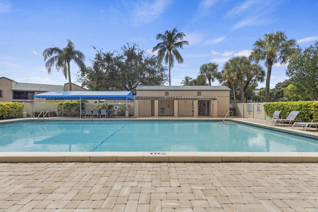 Active With Contract: $299,500 (3 beds, 2 baths, 1093 Square Feet)