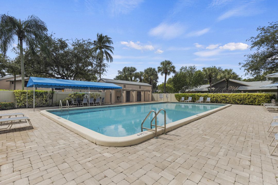 Active With Contract: $299,500 (3 beds, 2 baths, 1093 Square Feet)