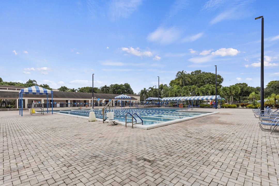 Active With Contract: $299,500 (3 beds, 2 baths, 1093 Square Feet)