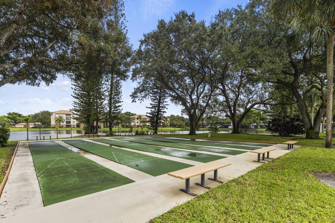 Active With Contract: $299,500 (3 beds, 2 baths, 1093 Square Feet)