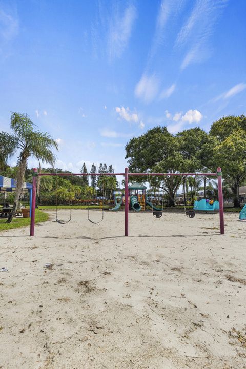 Active With Contract: $299,500 (3 beds, 2 baths, 1093 Square Feet)