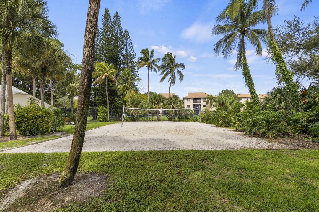 Active With Contract: $299,500 (3 beds, 2 baths, 1093 Square Feet)