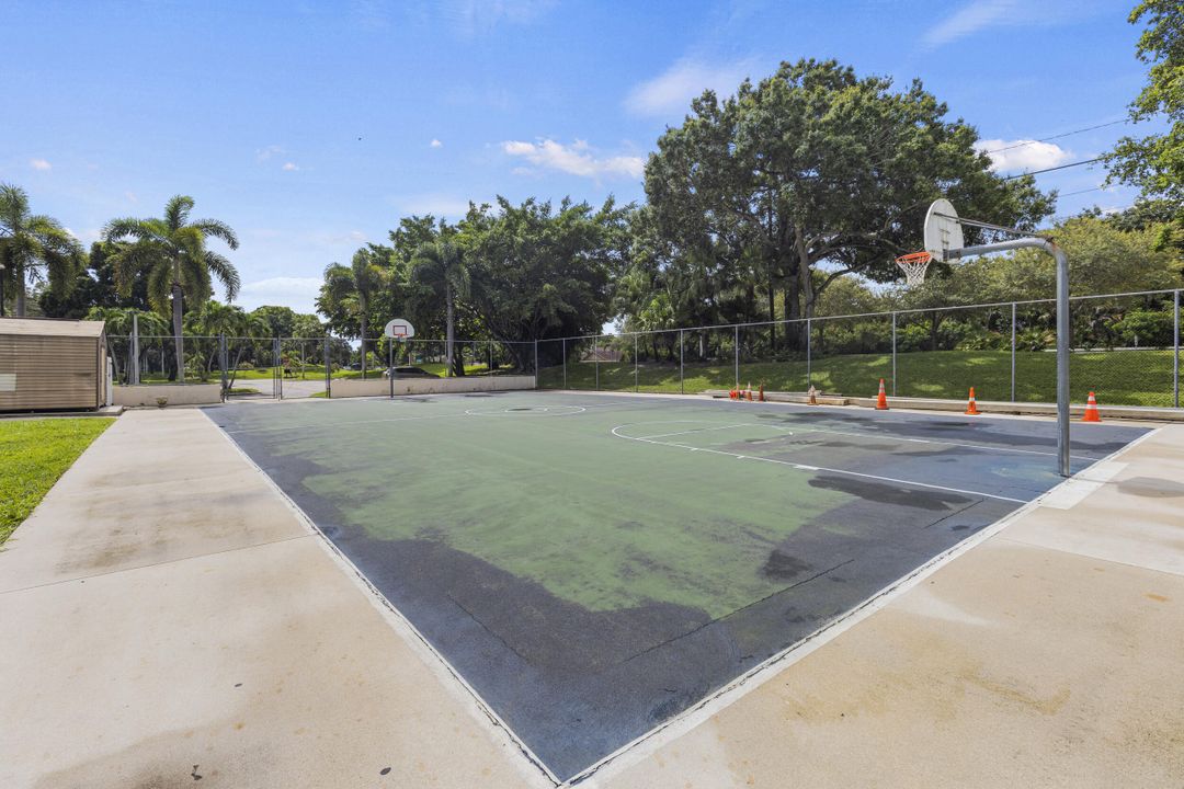 Active With Contract: $299,500 (3 beds, 2 baths, 1093 Square Feet)