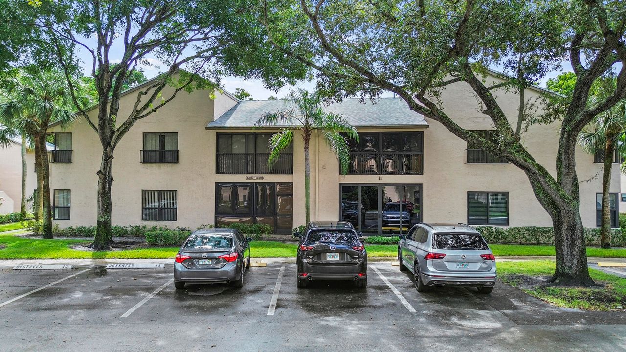 Active With Contract: $299,500 (3 beds, 2 baths, 1093 Square Feet)