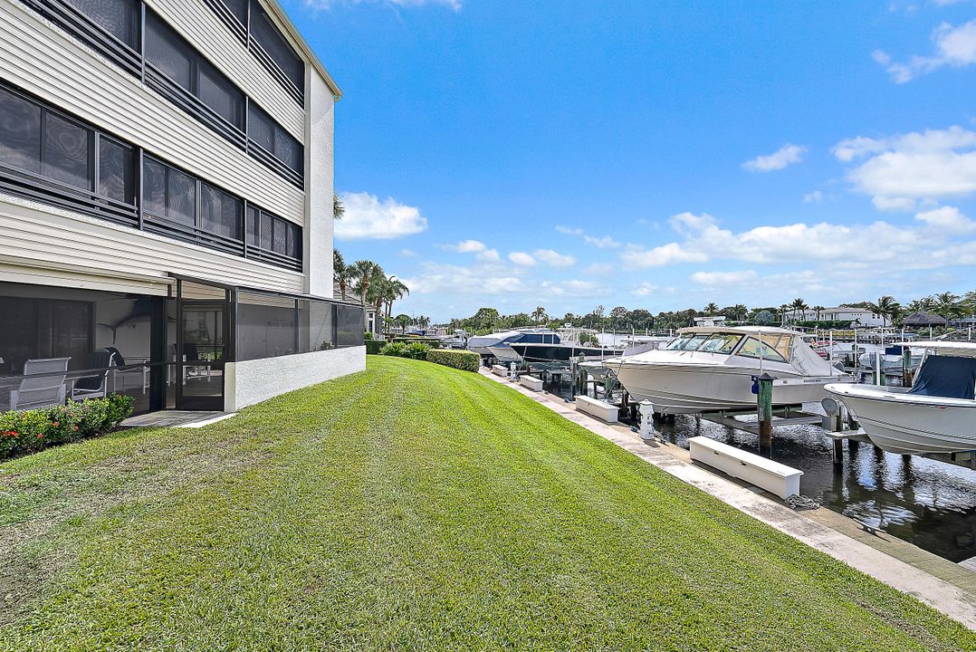 Active With Contract: $1,250,000 (3 beds, 2 baths, 1606 Square Feet)