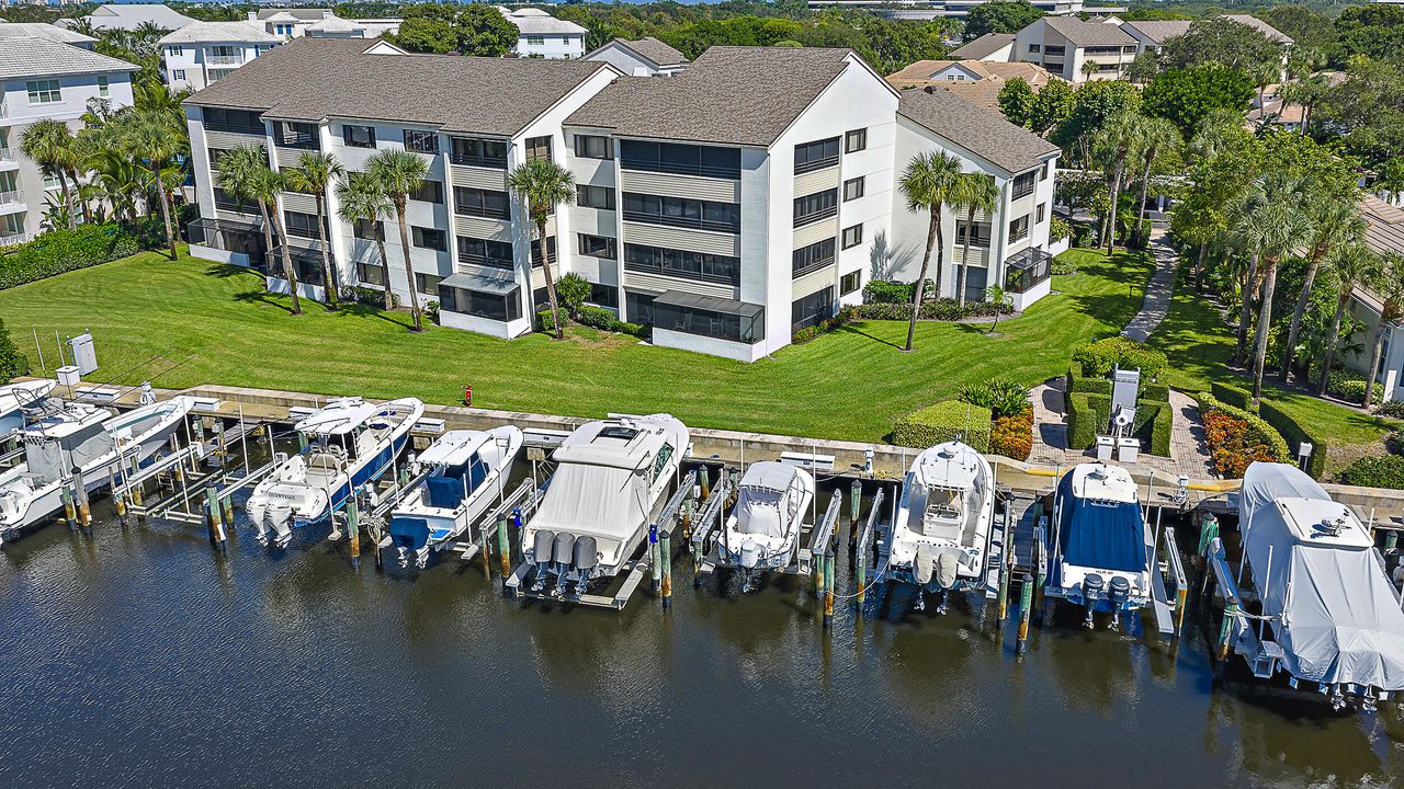 Active With Contract: $1,250,000 (3 beds, 2 baths, 1606 Square Feet)