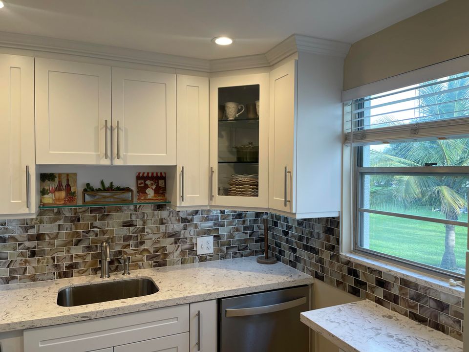 合同活跃: $112,900 (2 贝兹, 1 浴室, 840 平方英尺)