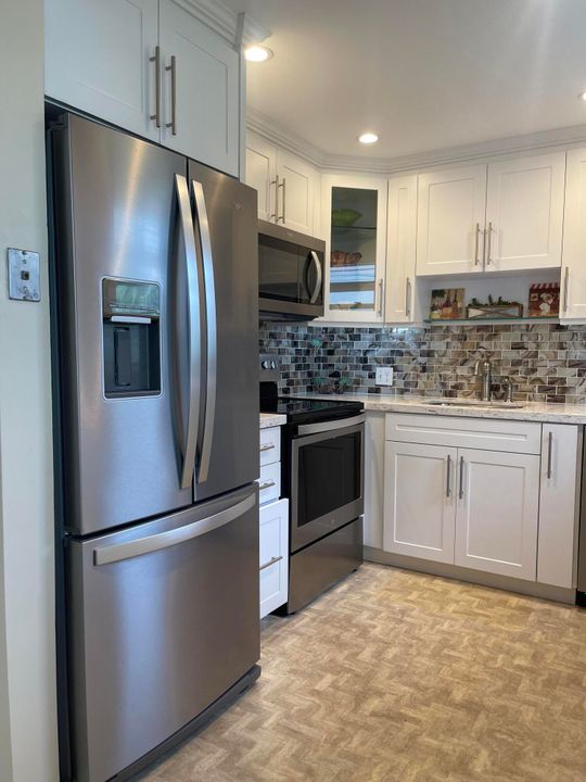 合同活跃: $112,900 (2 贝兹, 1 浴室, 840 平方英尺)