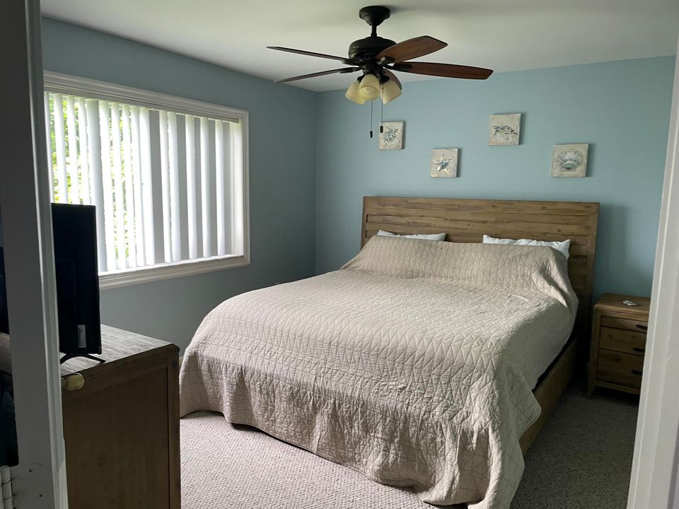 Active With Contract: $279,900 (3 beds, 2 baths, 1298 Square Feet)