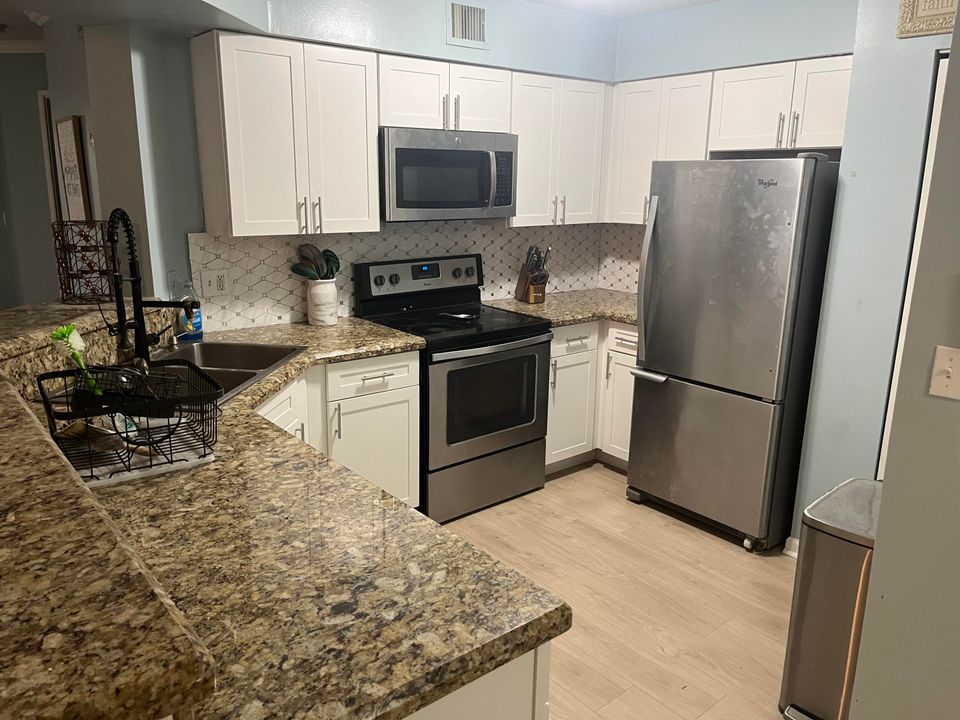 Active With Contract: $279,900 (3 beds, 2 baths, 1298 Square Feet)