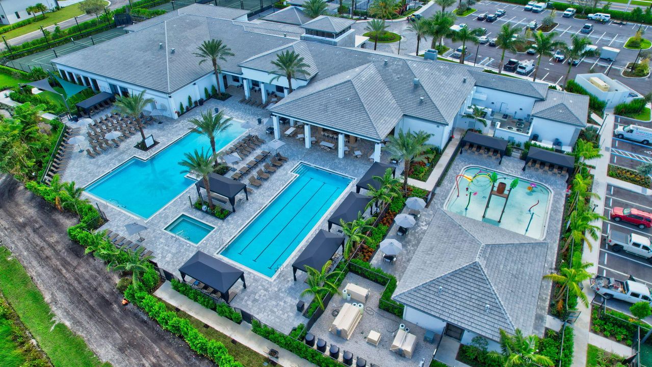 For Sale: $2,285,000 (5 beds, 7 baths, 4605 Square Feet)