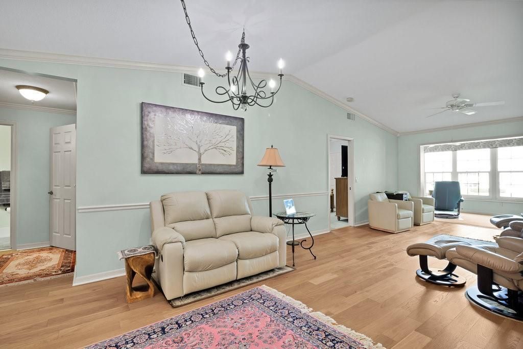 En Venta: $219,900 (2 camas, 2 baños, 1213 Pies cuadrados)