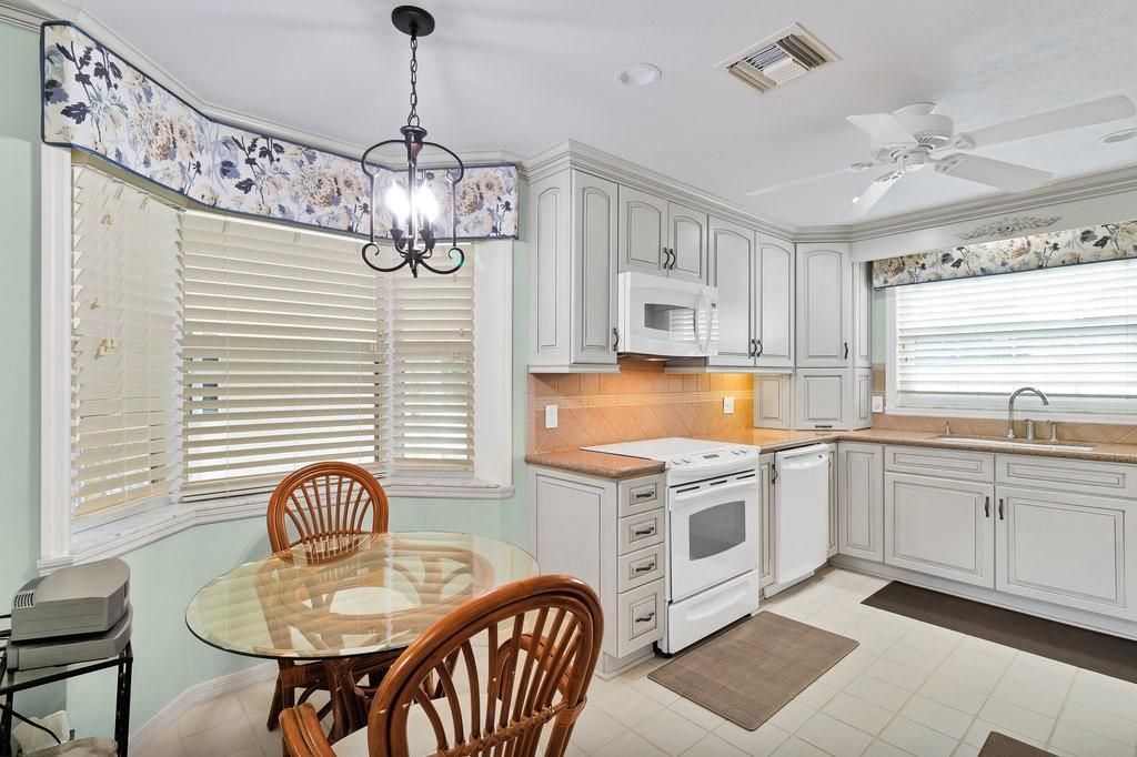 En Venta: $219,900 (2 camas, 2 baños, 1213 Pies cuadrados)