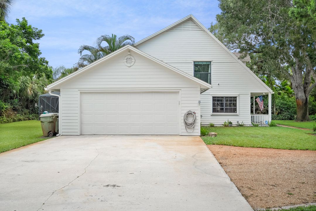 For Sale: $825,000 (3 beds, 2 baths, 2100 Square Feet)