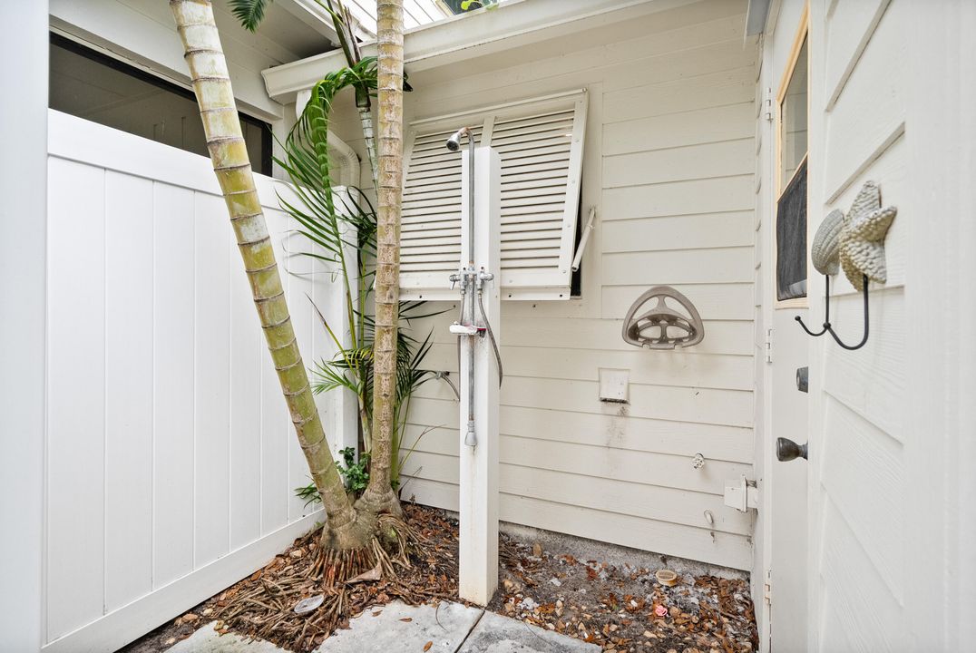 For Sale: $825,000 (3 beds, 2 baths, 2100 Square Feet)