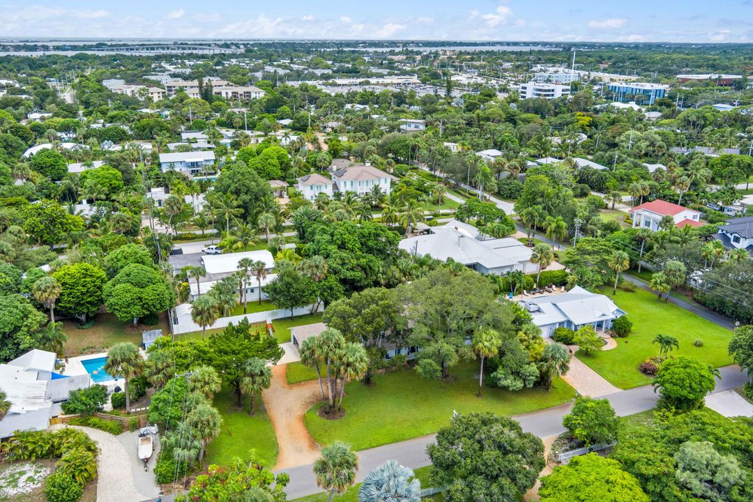 For Sale: $825,000 (3 beds, 2 baths, 2100 Square Feet)