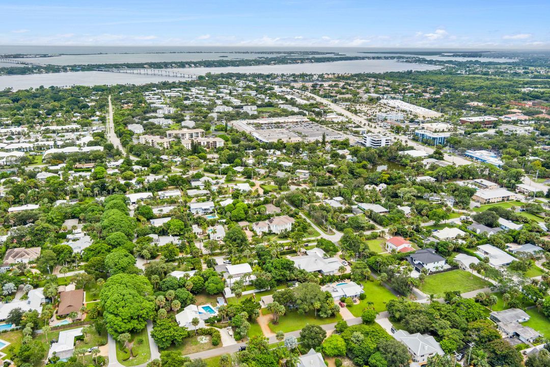 For Sale: $825,000 (3 beds, 2 baths, 2100 Square Feet)