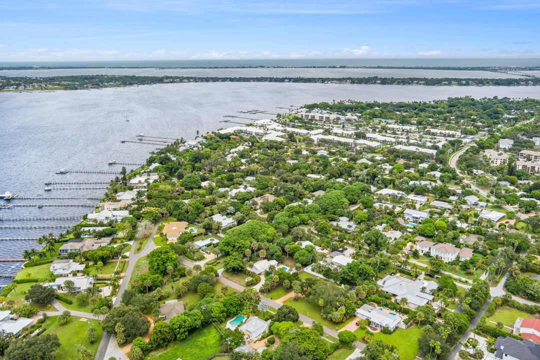 For Sale: $825,000 (3 beds, 2 baths, 2100 Square Feet)